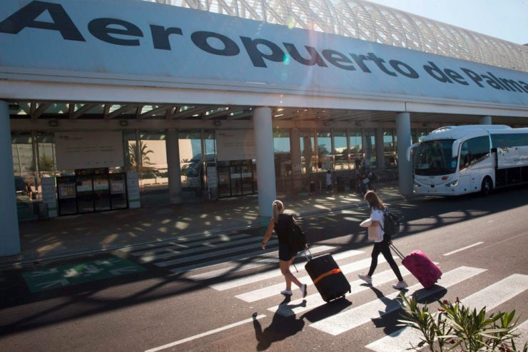 Spanien / Flüchtlinge kommen per Flugzeug nach Mallorca