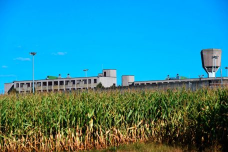 Haftanstalt / Angespannte Lage in Schrassig: Acht Gefängnis-Insassen positiv getestet – 100 Gefangene in Quarantäne