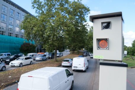 Raser und Falschparker / Bitte recht freundlich: Ab Dienstag kassiert Deutschland höhere Bußgelder