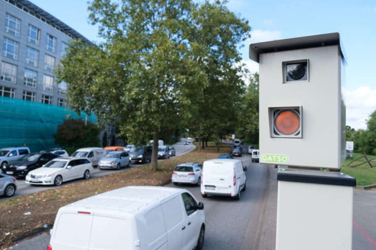 Raser und Falschparker / Bitte recht freundlich: Ab Dienstag kassiert Deutschland höhere Bußgelder