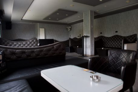 Vor allem im hinteren Teil der Bar wird freitags oder samstags auch mal gefeiert und getanzt