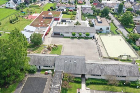 Auf dem bestehenden Schulcampus kommt es zur Erweiterung der „Maison relais“. Dazu wird der Multi-Sportplatz (r.) an einen anderen Ort verlegt.