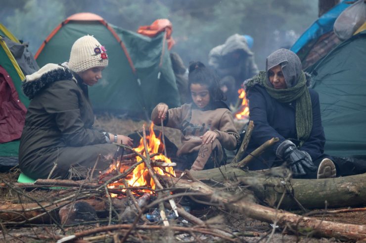 Polen / Angeblich erneut große Flüchtlingskolonne aus Belarus nach Kuznica unterwegs