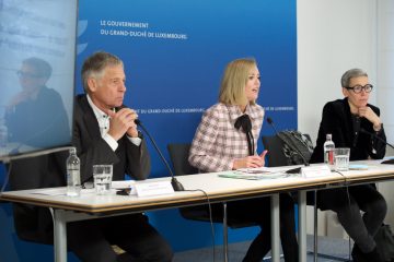 „Gewalt ist keine Privatsache“ / Regierung stellt neue Maßnahmen im Kampf gegen häusliche Gewalt vor