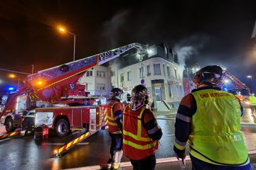 Drei Verletzte in Differdingen / Rettung von Eingeschlossenen, dann stundenlanger Kampf gegen die Flammen