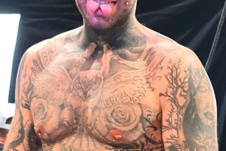Extreme Körpermodifikation: Kylian Hesse hat u.a. eine gespaltene Zunge und ein Augapfel-Tattoo</p>
<p>