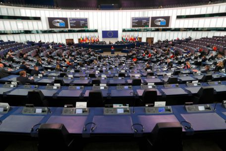 Parteienfinanzierung / EU-Parlamentarier wollen mehr Geld für ihre Parteien