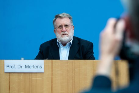 Deutschland / Stiko-Chef deutet baldige Ausweitung der Booster-Empfehlung an