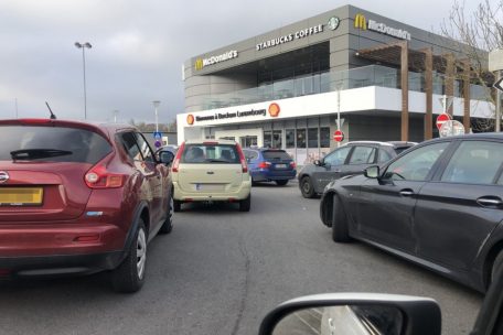 Auch auf der A3, hier an der Tankstelle Aire de Berchem, staute sich am Donnerstag der Verkehr