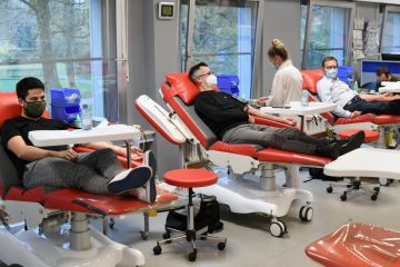Alles voller Blut / Besuch im Blutspendezentrum des Roten Kreuzes