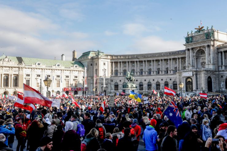 Aufruf von rechter FPÖ / Rund 35.000 Menschen protestieren in Österreich gegen Lockdown