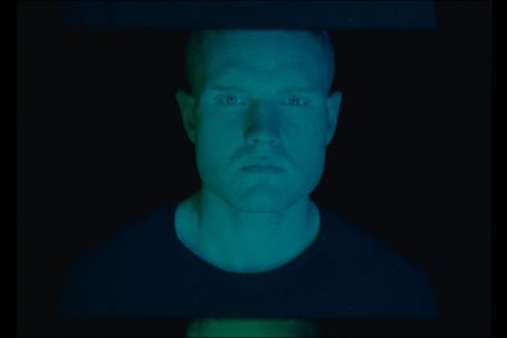 … und Danny Boland gespielten Figuren seelenruhig quält, verstümmelt und tötet