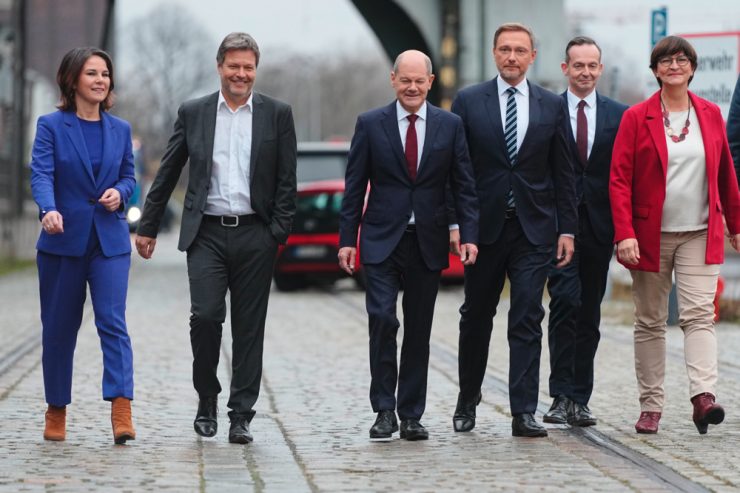 Deutschland / Die „Ampel“ steht: Grüne, FDP und SPD einigen sich auf Koalitionsvertrag