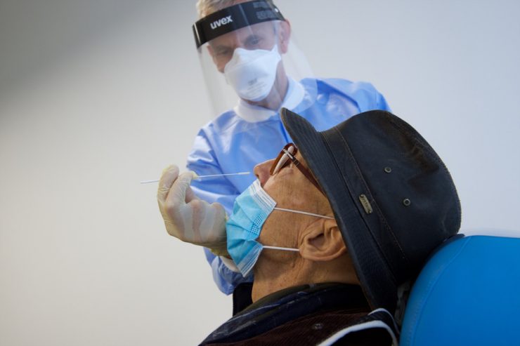 Corona-Pandemie / Rekordwert: 556 von 4.780 Tests positiv – 48 Menschen liegen im Krankenhaus