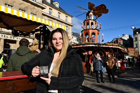 Sharon Hoss wartet mit einem Besuch auf dem Weihnachtsmarkt immer, bis der größte Ansturm vorbei ist. Zufällig fiel der erste Besuch nun auf den Tag, seit dem auf dem „Escher Krëschtmoart“ Covid-Check gilt.