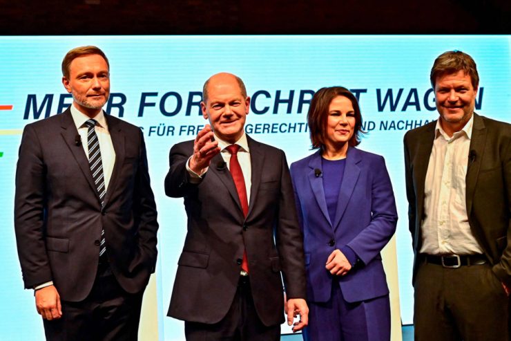 Deutschland / SPD, Grüne und Liberale einigen sich auf einen Koalitionsvertrag