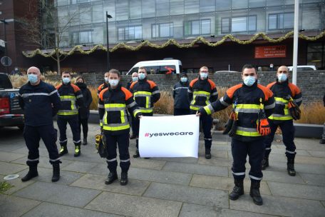 Die Mitglieder der Luxemburger Rettungsdienste zeigten sich ebenfalls solidarisch mit der Aktion. CGDIS-Direktor Paul Schroeder hatte sämtliche Einsatzzentren dazu eingeladen, an der Schweigeminute teilzunehmen.