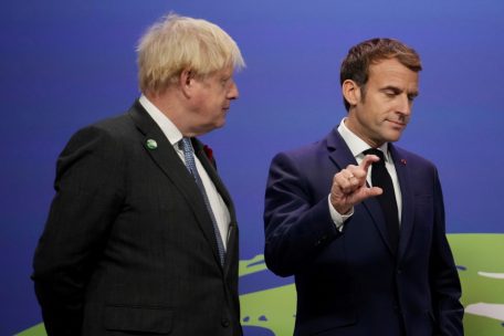 Flüchtlingsdrama / Im Streit zwischen Paris und London nennt Macron Johnsons Twitter-Offensive „unseriös“