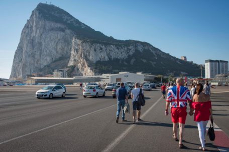 Unser Faktencheck / Viele Fälle trotz hoher Impfquote – Wieso Corona-Leugner auch beim Beispiel Gibraltar falsch liegen