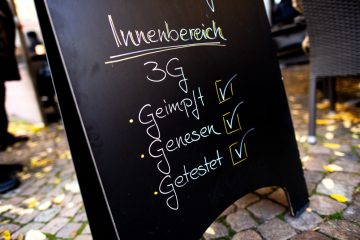 Pandemie / Polizei erwischt vier Lokale bei Verstoß gegen Corona-Maßnahmen