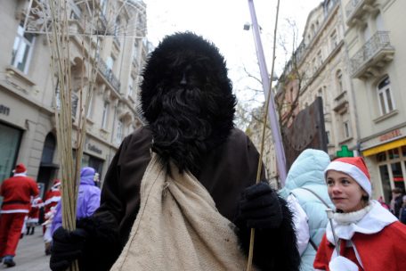 Der „Houseker“, der schwarze Geselle neben dem „Kleeschen“, stellt das gezähmte Böse dar