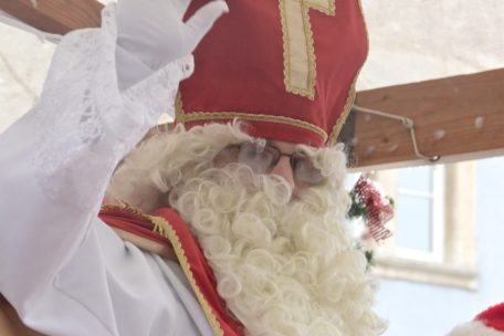 Es gibt zahlreiche Legenden über den heiligen Nikolaus, die ihn als hilfsbereiter Mann mit übernatürlichen Kräften beschreiben