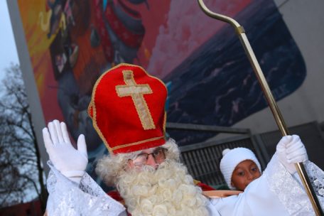 Als Gabenbringer wird der Nikolaus besonders in Ostfrankreich, in Deutschland, Belgien und den Niederlanden gefeiert