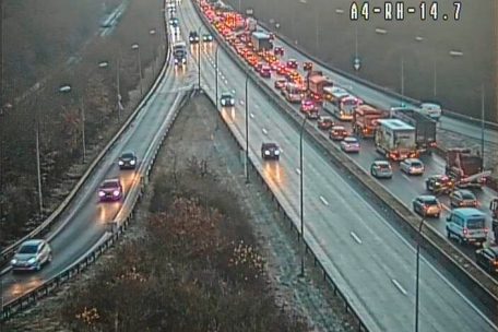 Polizei  / Brennender Lkw auf der Escher Autobahn: 51 Mal Handy am Steuer