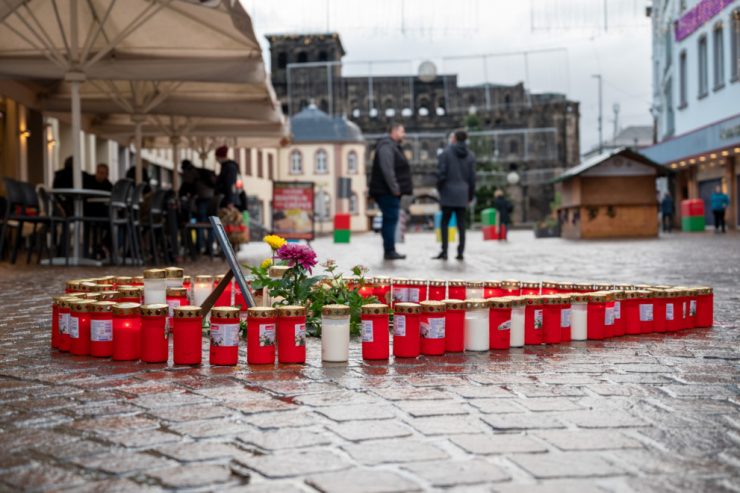 Jahrestag / Trier gedenkt der Opfer der Amokfahrt durch die Fußgängerzone