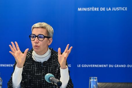 Luxemburg / Kultur- und Justizministerin Sam Tanson hat sich mit Corona infiziert, arbeitet aber weiter