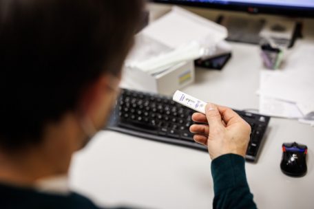 3G am Arbeitsplatz / Unbezahlte Fehltage, keine Entlassungen, Ungeimpfte müssen Tests selbst zahlen