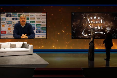 FLF-Präsident Paul Philipp nahm den Preis stellvertretend für die Fußballnationalmannschaft entgegen