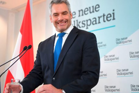 Österreich / Ex-Soldat übernimmt Kanzleramt