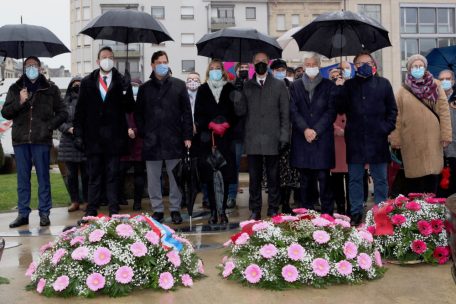 Der Escher Bürgermeister Georges Mischo (4.v.r.) ging auf die Wichtigkeit des Gedenktages ein