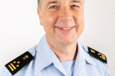 Gerade in der Weihnachtszeit sollte man zu Hause einen Feuerlöscher oder wenigstens eine mit Wasser gefüllte Vase bereitstehen haben – das rät Alain Klein, Leiter der Präventionsabteilung beim „Corps grand-ducal d’incendie et de secours“ (CGDIS)