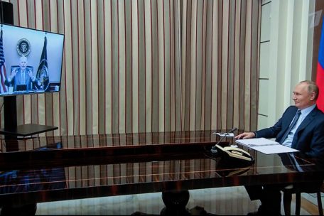 Videogipfel / „Gut, Sie wieder zu sehen“: Putin und Biden sprechen über Ukraine-Krise