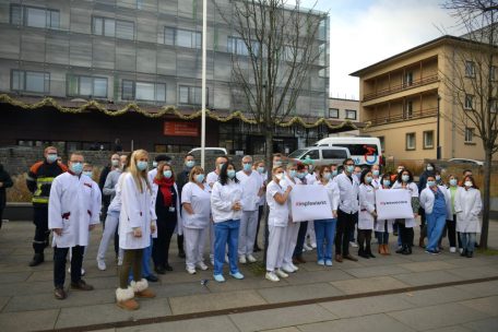 Luxemburg / Schweigeminute der „weißen Kittel“: Leistungskraft und Moral ernsthaft beeinträchtigt