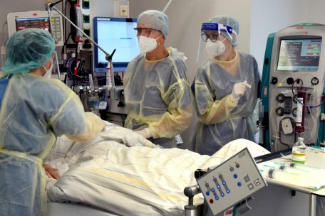 Neue Maßnahmen / Deutschland bekommt Impfpflicht für Gesundheitspersonal