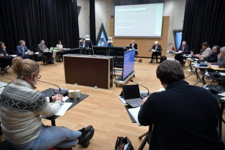 Der Gemeinderat im Ausweichquartier auf Belval. Ende Februar soll die Renovierung des Saals im Rathaus abgeschlossen sein. 