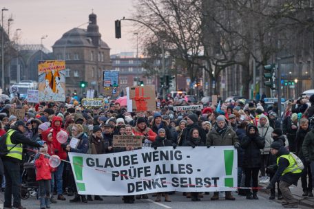 Deutschland / In mehreren Städten wird gegen Corona-Maßnahmen protestiert – auch in Trier