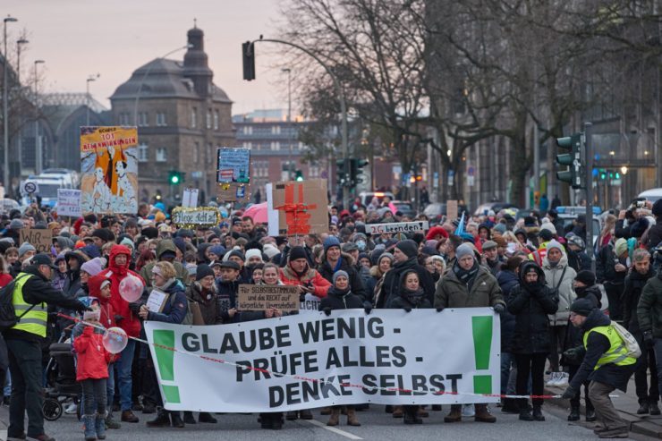 Deutschland / In mehreren Städten wird gegen Corona-Maßnahmen protestiert – auch in Trier