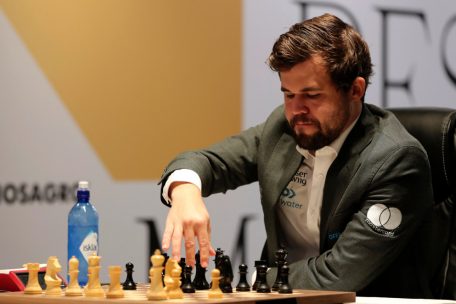 Schach / Fünfter WM-Titel für Carlsen, Nepomnjaschtschi am Ende chancenlos