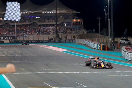 Formel 1 / Irres WM-Finale: Verstappen entthront Hamilton auf den letzten Metern