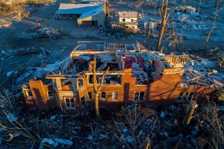 USA / Verwüstung und Trauer nach Durchzug tödlicher Tornados