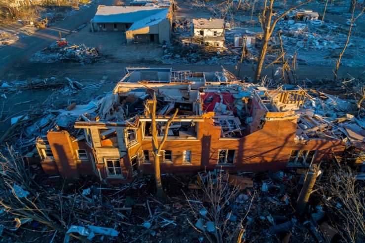 USA / Verwüstung und Trauer nach Durchzug tödlicher Tornados