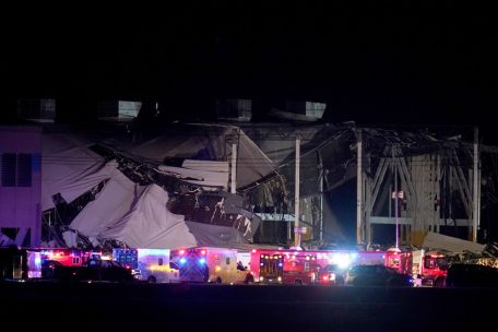 USA, Edwardsville: Das Amazon-Vertriebszentrum ist teilweise eingestürzt.