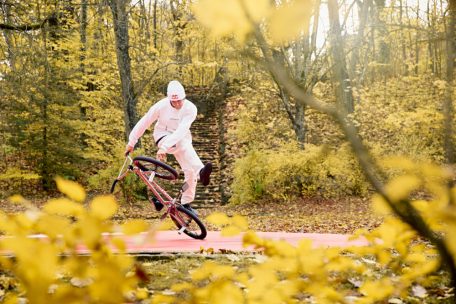 Sechsfacher Weltmeister / Der mit dem BMX tanzt: Viki Gomez setzt die Gesetze der Schwerkraft außer Kraft