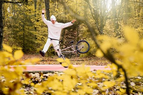 Kunst und Sport miteinander verbinden – der BMX-Profi schafft das auf eindrucksvolle Weise