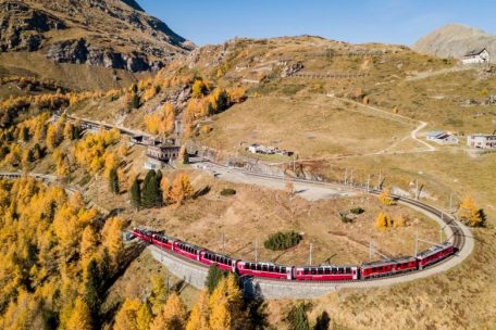 Der Bernina Express führt auf einer 144 Kilometer langen Strecke nach Tirano