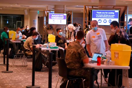 Großbritannien / „Den Leuten nicht ihre Partys vermiesen“: Britische Regierung ignoriert Rat der Wssenschaftler